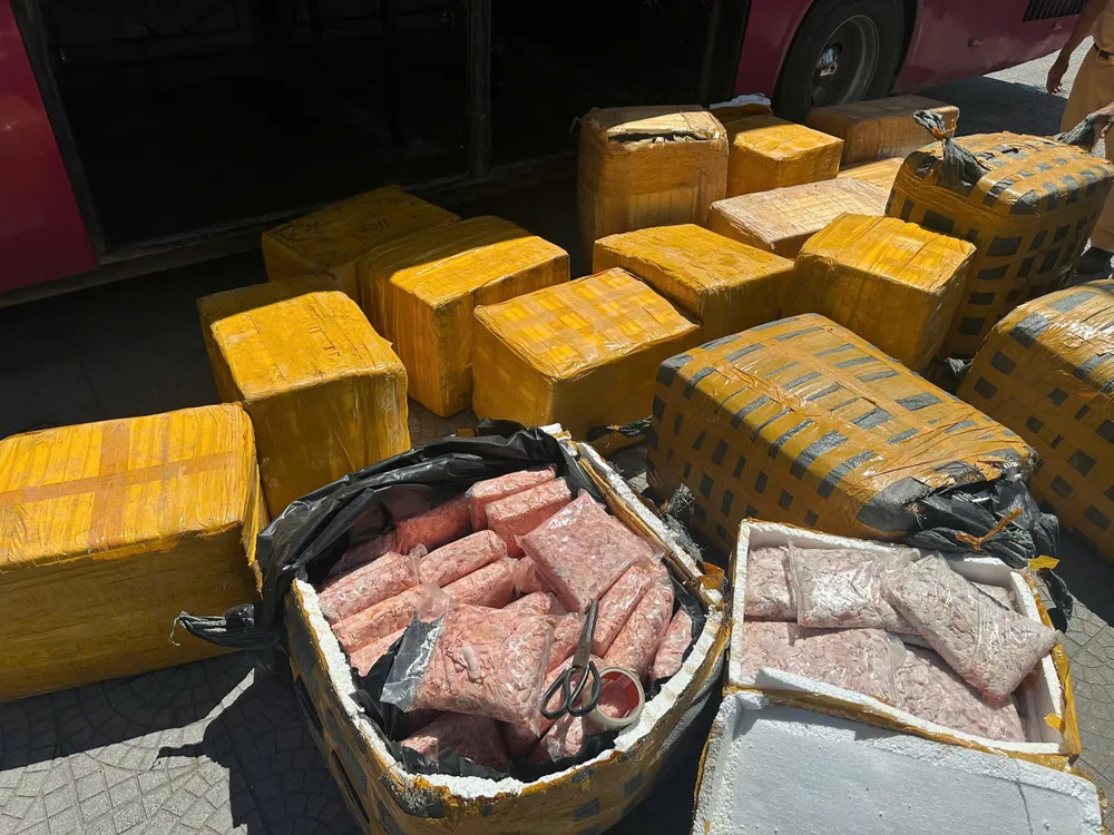 Xe khách chở gần 1 tấn sụn chân gà hôi thối không rõ nguồn gốc IMG_20250808_175850.jpg