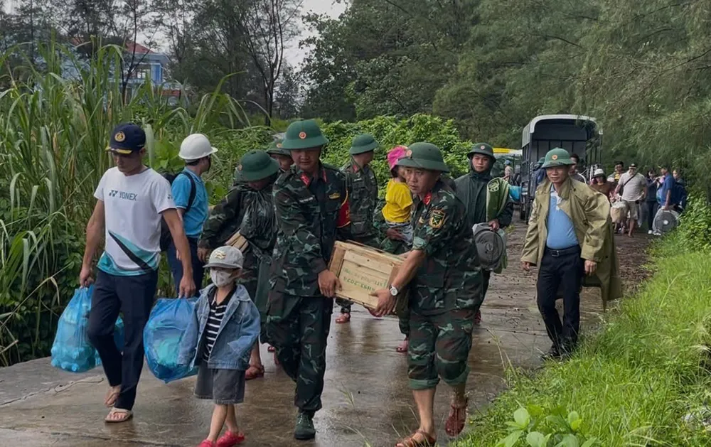 Quân dân trên đảo Cồn Cỏ xuống hầm tránh bão số 10 IMG_20250928_112221.jpg
