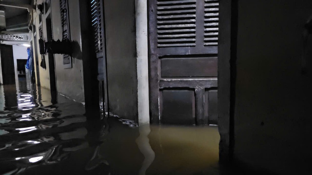 Heavy rainfall flooding parts of Hue City last night Heavy rainfall flooding parts of Hue City last night