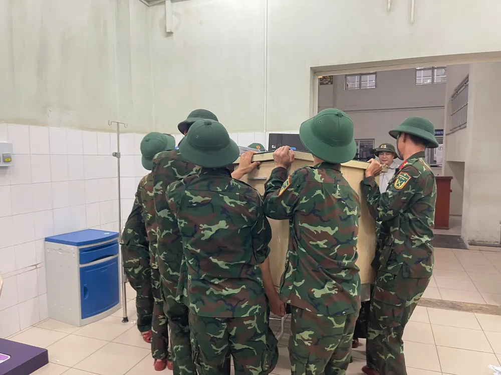Lũ vây Bệnh viện Trung ương Huế, khẩn cấp di dời bệnh nhân ảnh 7 Lũ vây Bệnh viện Trung ương Huế, khẩn cấp di dời bệnh nhân ảnh 7