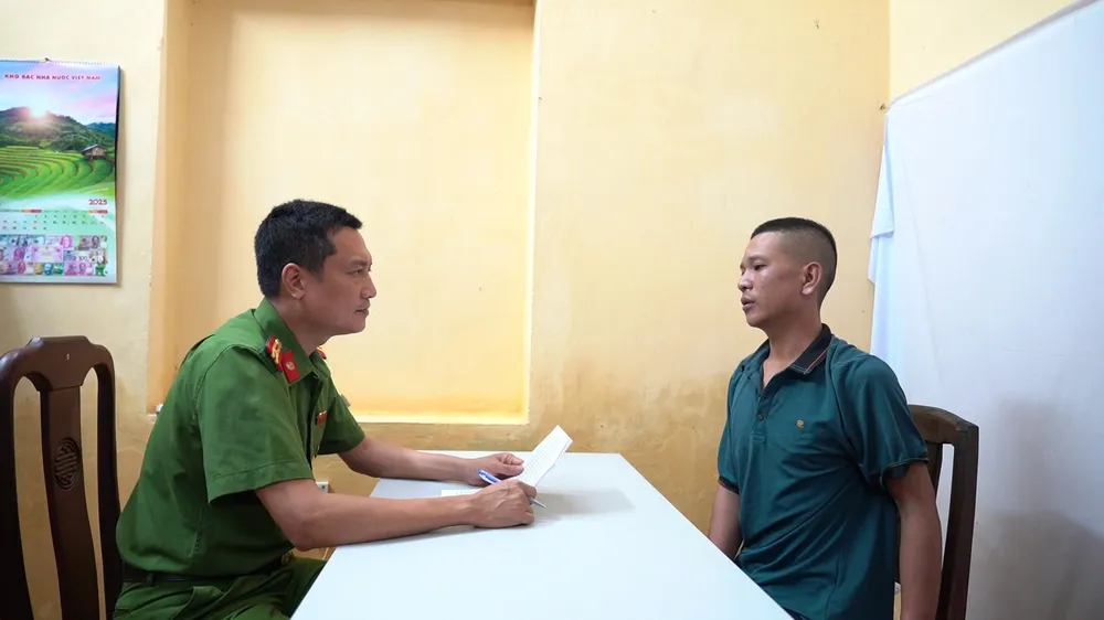 Đối tượng Lê Đức Hạnh tại cơ quan Công an IMG_20251101_150217.jpg