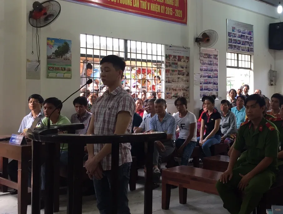 Bị cáo Thuần trước vành móng ngựa