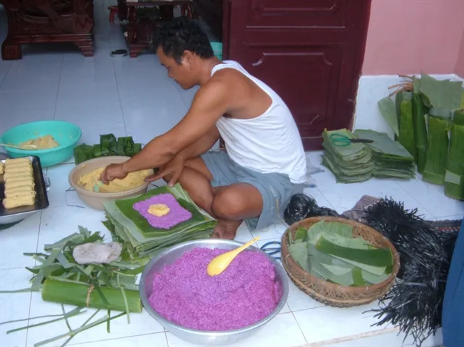 Các lò bánh tét ở ĐBSCL gấp rút chuẩn bị cho mùa tết và nỗi lo an toàn thực phẩm