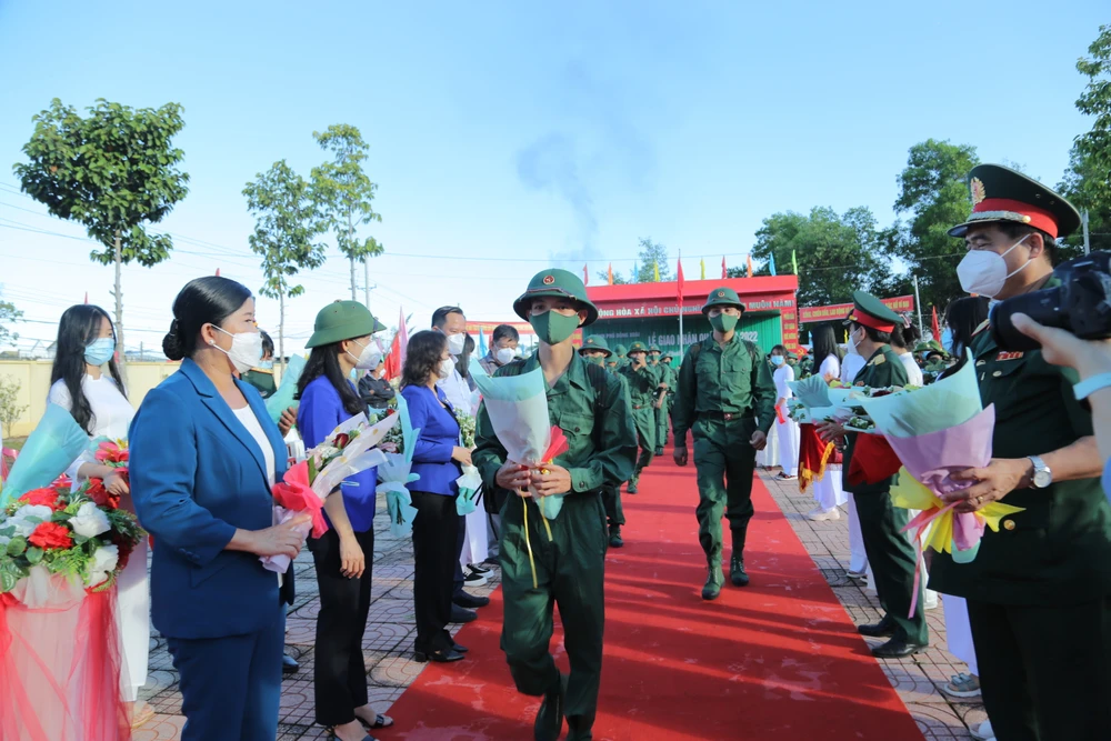 Hàng ngàn thanh niên Đông Nam bộ hăng hái lên đường nhập ngũ