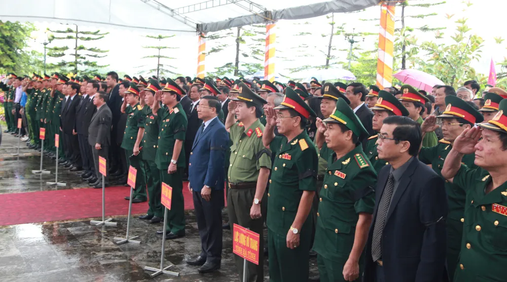 Hà Tĩnh: An táng 12 hài cốt liệt sĩ hy sinh trên đất bạn Lào ảnh 2