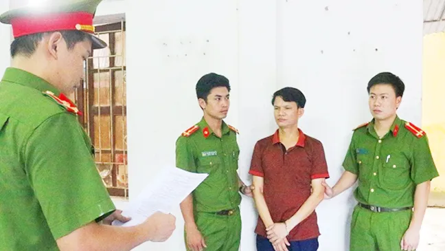Cơ quan Công an đọc quyết định khởi tố và bắt Đặng Tiến Đức