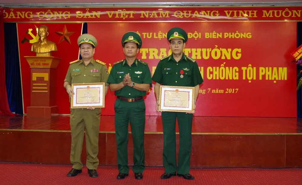 Thưởng Ban chuyên án bắt 40 bánh heroin, 120.000 viên ma túy tổng hợp ảnh 6
