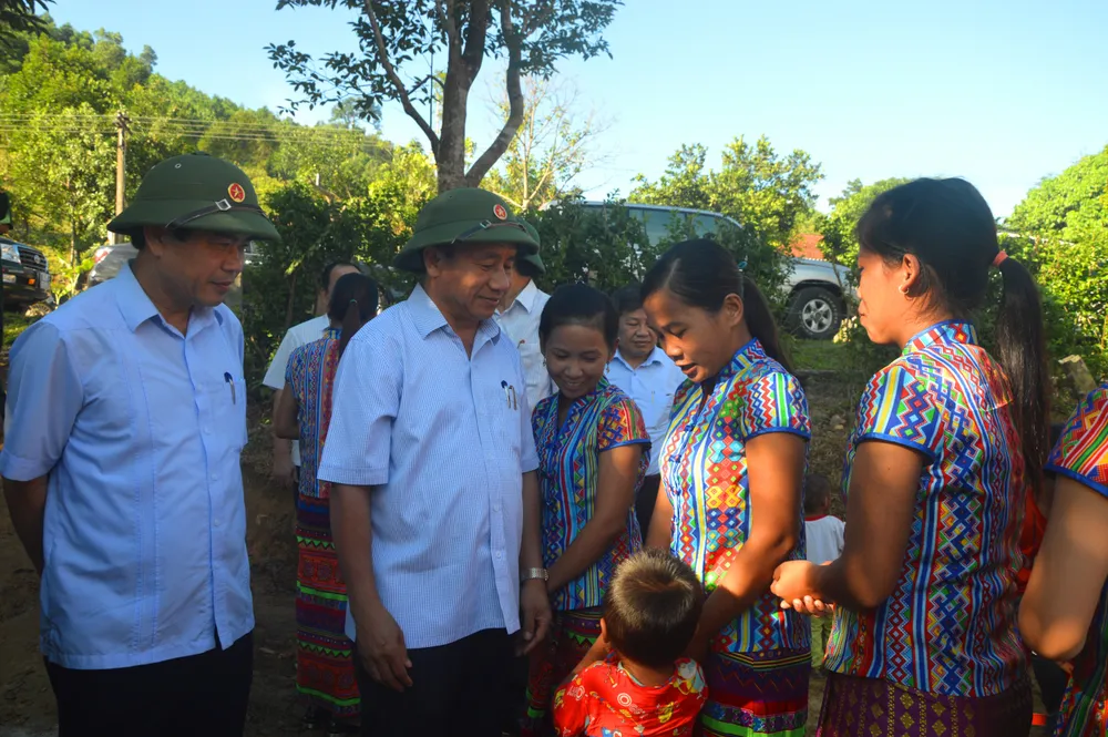 Bàn giao 6 ngôi nhà đại đoàn kết cho đồng bào dân tộc Chứt ở bản Rào Tre ảnh 1