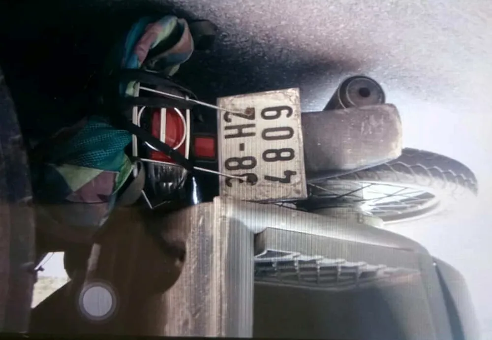 Va chạm giữa xe tải và xe máy, 2 cha con tử vong ảnh 2