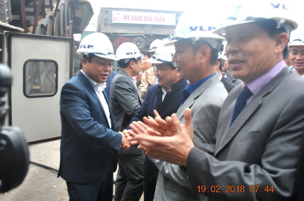 Cảng Vũng Áng đón tàu hàng đầu tiên trong năm mới Mậu Tuất 2018 ảnh 3