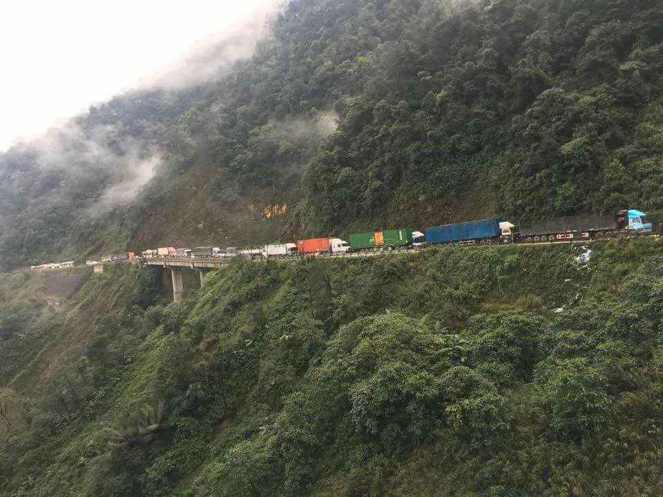 Thông tuyến Quốc lộ 8A lên Cửa khẩu quốc tế Cầu Treo sau sự cố sạt lở ảnh 4