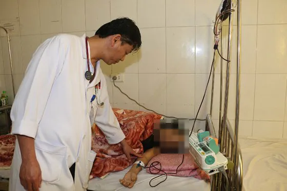 Bộ trưởng Bộ Y tế tặng bằng khen cho 2 cá nhân tình nguyện hiến máu cực hiếm cứu người ảnh 2