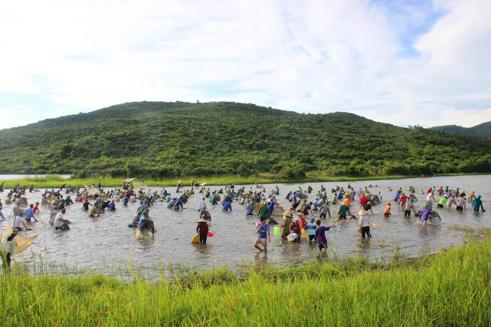 Độc đáo lễ hội đánh cá Đồng Hoa ở Hà Tĩnh ảnh 3