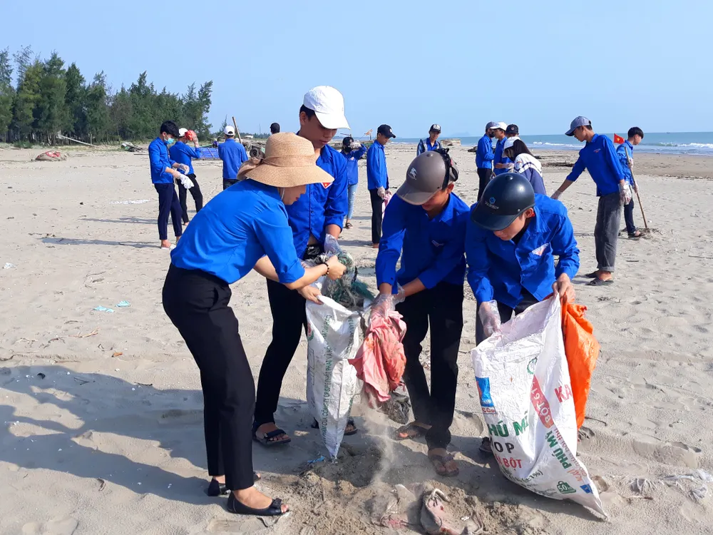 Hàng ngàn đoàn viên, thanh niên ra quân ngày tình nguyện làm cho thế giới sạch hơn ảnh 1