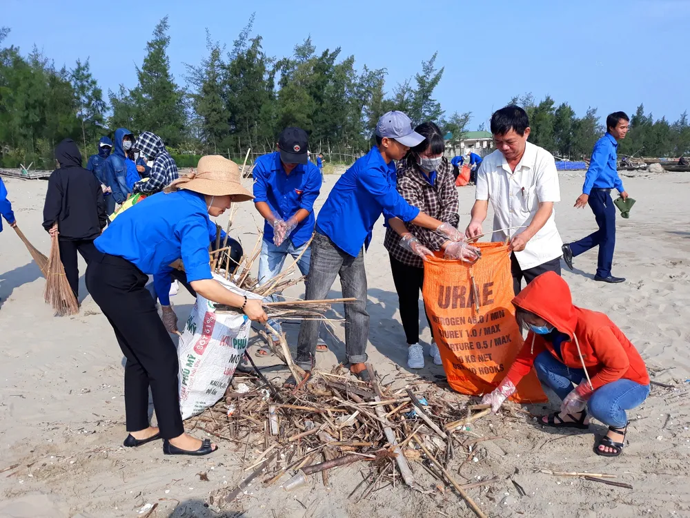 Hàng ngàn đoàn viên, thanh niên ra quân ngày tình nguyện làm cho thế giới sạch hơn ảnh 2