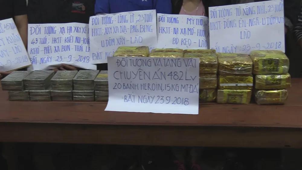 Triệt phá đường dây ma túy xuyên quốc gia, thu giữ 20 bánh heroin và 15kg ma túy đá ảnh 1