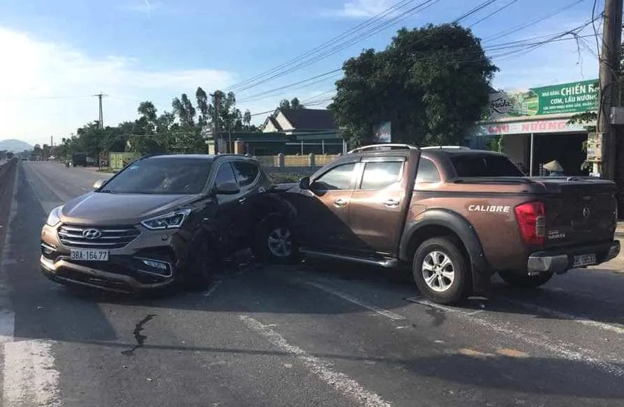 Khởi tố 5 đối tượng rượt đuổi, đâm chém nhau kinh hoàng trên QL1A khiến 1 người chết ảnh 1 Khởi tố 5 đối tượng rượt đuổi, đâm chém nhau kinh hoàng trên QL1A khiến 1 người chết ảnh 1