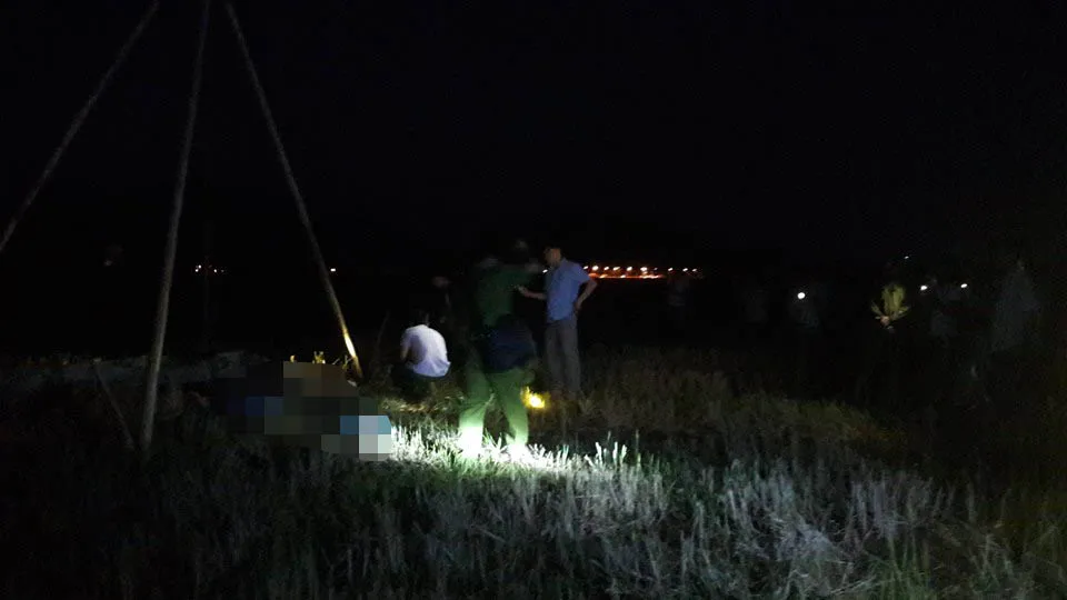 Hà Tĩnh: 4 người bị điện giật tử vong trên cánh đồng  ảnh 1