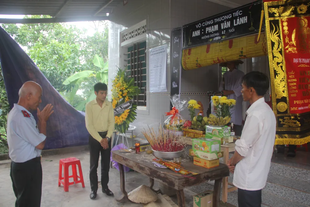 Vụ 4 người tử vong do bị điện giật ở Hà Tĩnh: Tang thương ở thôn nghèo ảnh 1 Vụ 4 người tử vong do bị điện giật ở Hà Tĩnh: Tang thương ở thôn nghèo ảnh 1