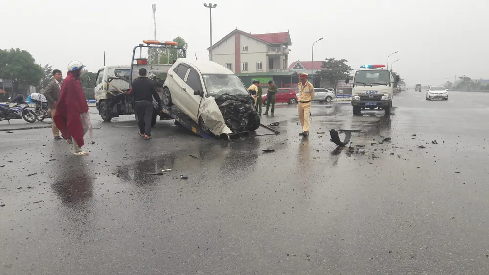 Liên tiếp xảy ra tai nạn giao thông trên quốc lộ 1A ở Hà Tĩnh ảnh 2