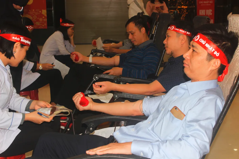 Hàng ngàn người tham gia hiến máu tình nguyện ở Hà Tĩnh ảnh 4