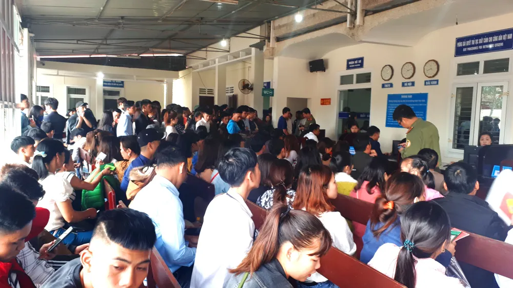 Hàng ngàn người dân Hà Tĩnh làm hộ chiếu đi lao động nước ngoài ảnh 1 Hàng ngàn người dân Hà Tĩnh làm hộ chiếu đi lao động nước ngoài ảnh 1