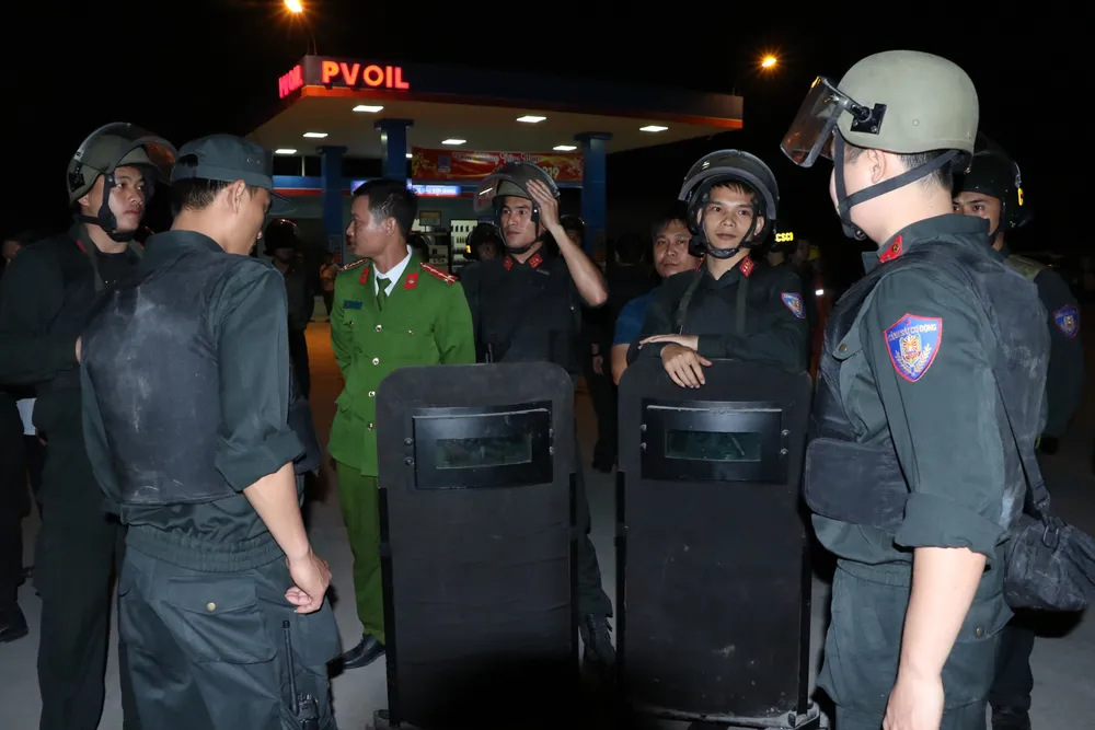 Đã bắt giữ được đối tượng ôm “hàng nóng” cố thủ nhiều giờ trong ô tô ảnh 8