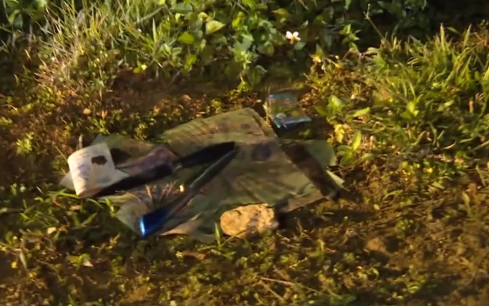 Vụ ôm súng cố thủ trong ô tô, thêm một đối tượng ra đầu thú sau khi lẩn trốn lên rừng ảnh 6 Vụ ôm súng cố thủ trong ô tô, thêm một đối tượng ra đầu thú sau khi lẩn trốn lên rừng ảnh 6