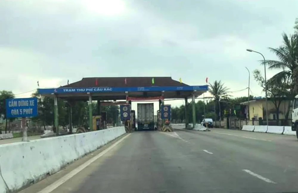 Sáng nay đã tạm dừng thu phí trạm Cầu Rác Hà Tĩnh ảnh 3 Sáng nay đã tạm dừng thu phí trạm Cầu Rác Hà Tĩnh ảnh 3