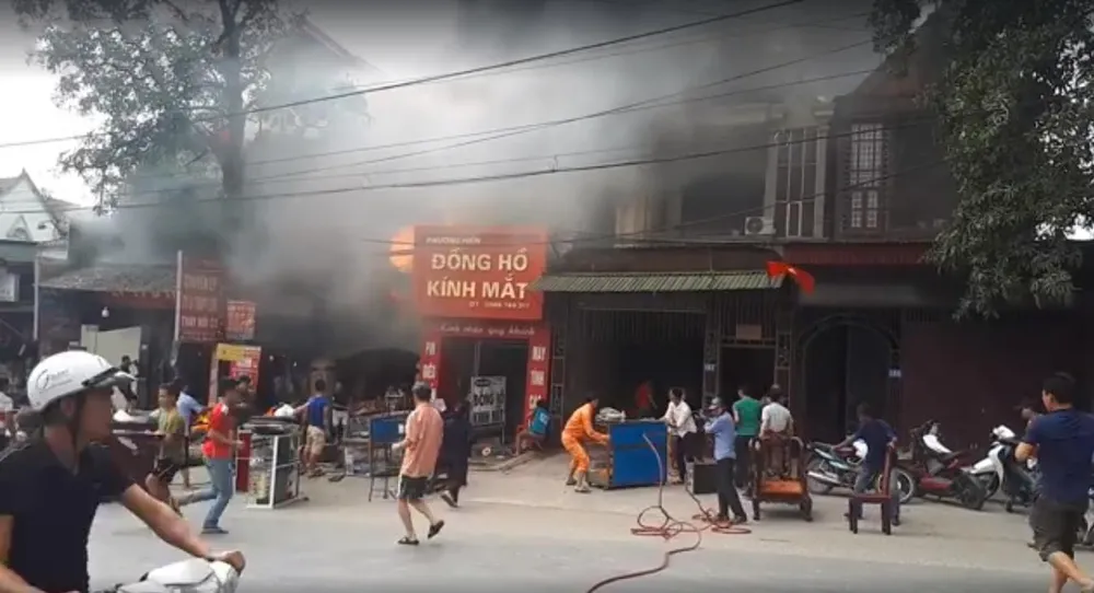 Cháy lớn tại Hà Tĩnh, nhiều nhà dân cùng tài sản bị thiêu rụi   ảnh 7