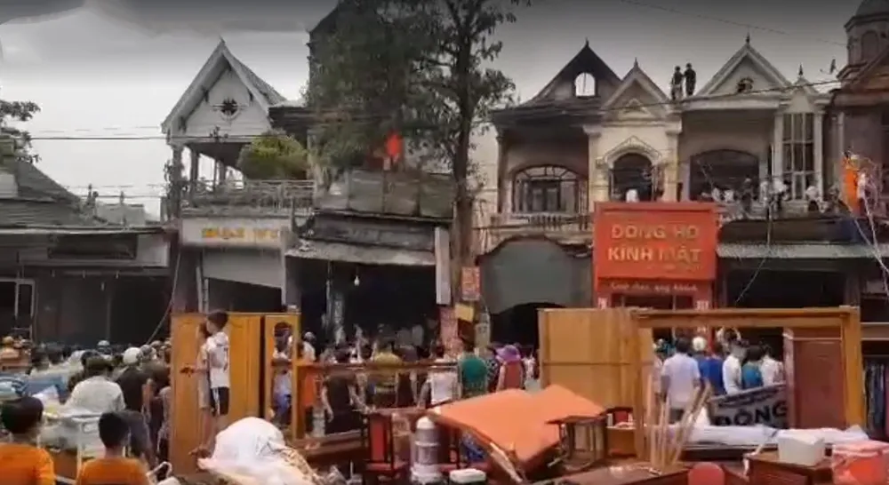 Cháy lớn tại Hà Tĩnh, nhiều nhà dân cùng tài sản bị thiêu rụi   ảnh 12