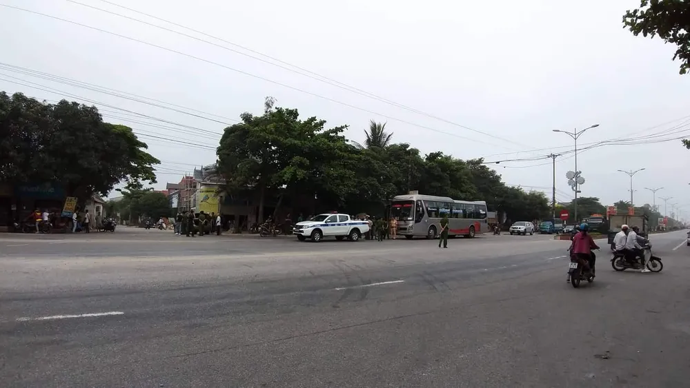 Khởi tố nhóm đối tượng gây rối trật tự công cộng ảnh 3