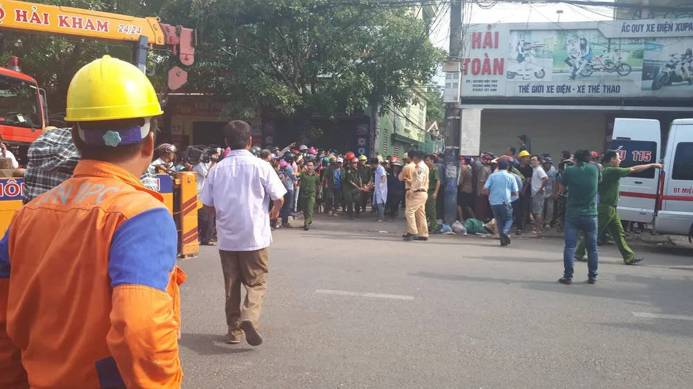 Ngôi nhà 2 tầng đang sửa bị đổ sập, 1 người bị thương nặng ảnh 5