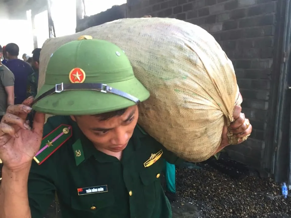 Cháy lớn tại cơ sở thu mua chế biến nông sản ảnh 2 Cháy lớn tại cơ sở thu mua chế biến nông sản ảnh 2
