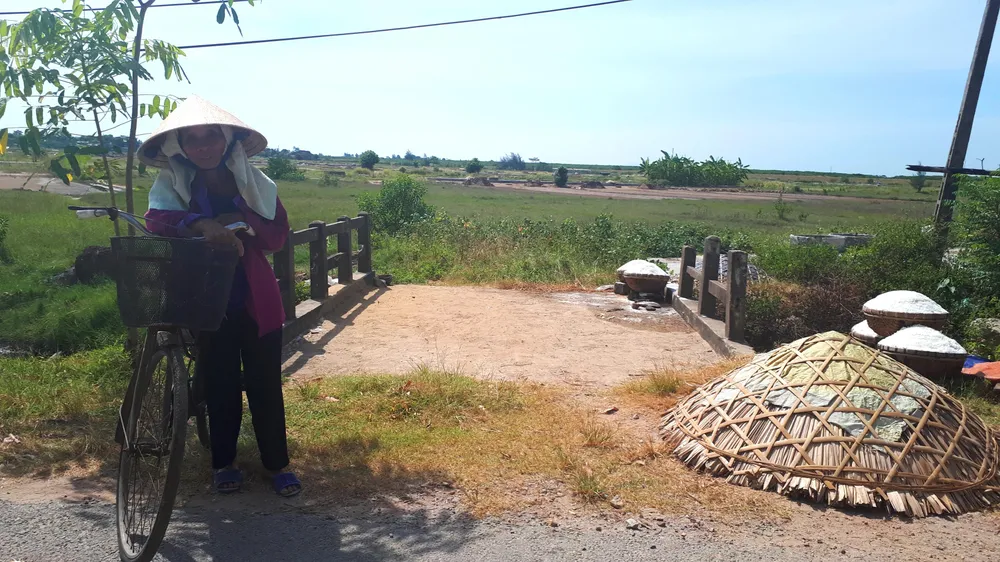 Hoang vắng ở cánh đồng muối Hộ Độ ảnh 2