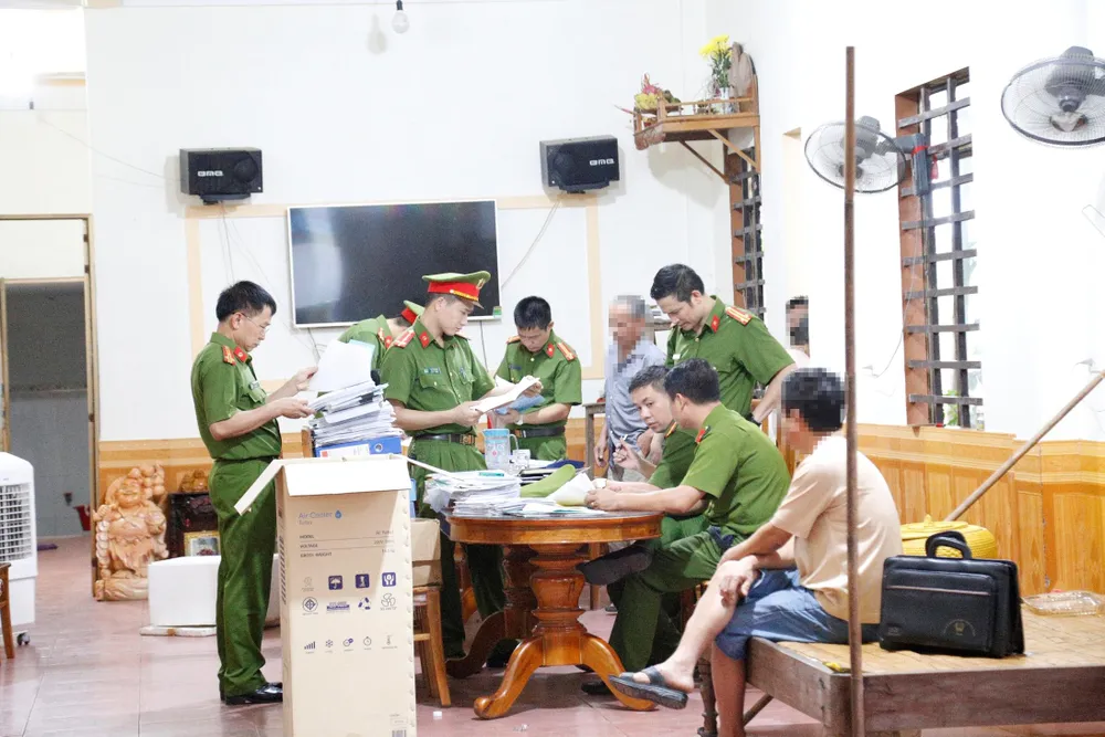 Khởi tố đối tượng “phù phép” hồ sơ, chiếm đoạt tài sản hàng tỷ đồng ảnh 1