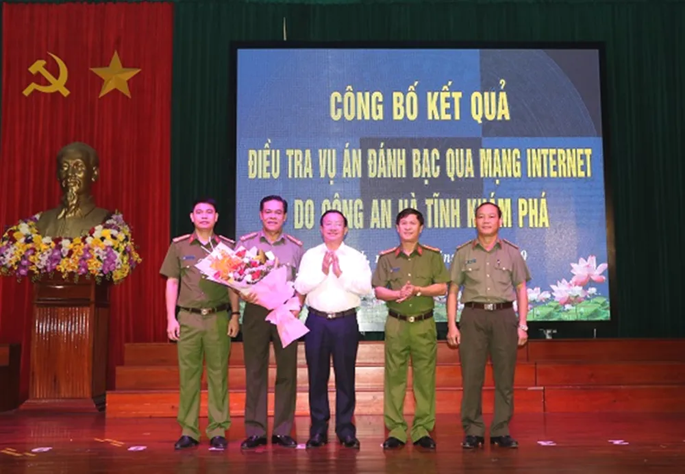 Triệt xóa đường dây đánh bạc ngàn tỷ ảnh 6