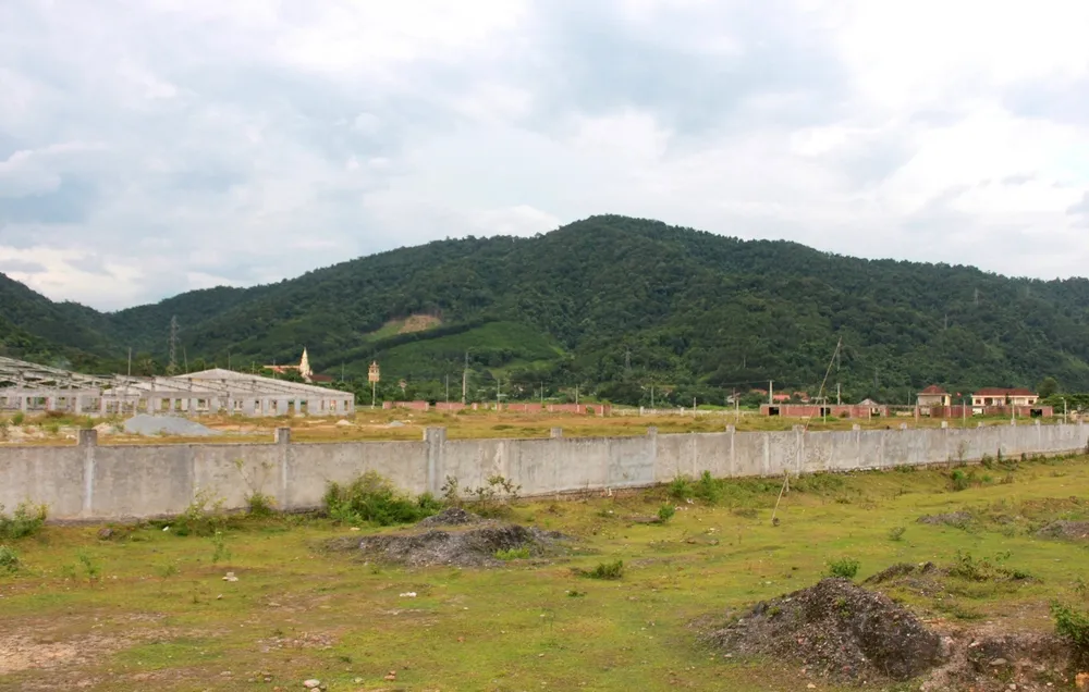 Công trình xây dựng rồi bỏ hoang