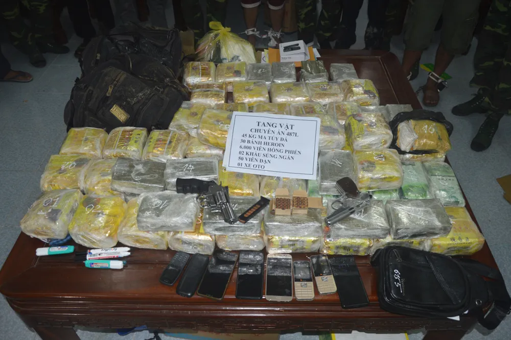 Triệt phá đường dây ma túy xuyên quốc gia, thu giữ số lượng lớn ma túy và vũ khí ảnh 3