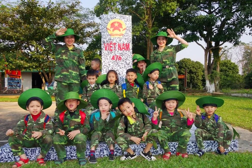 Học sinh, giáo viên thích thú trải nghiệm "Chúng em làm chiến sĩ biên phòng" ảnh 18