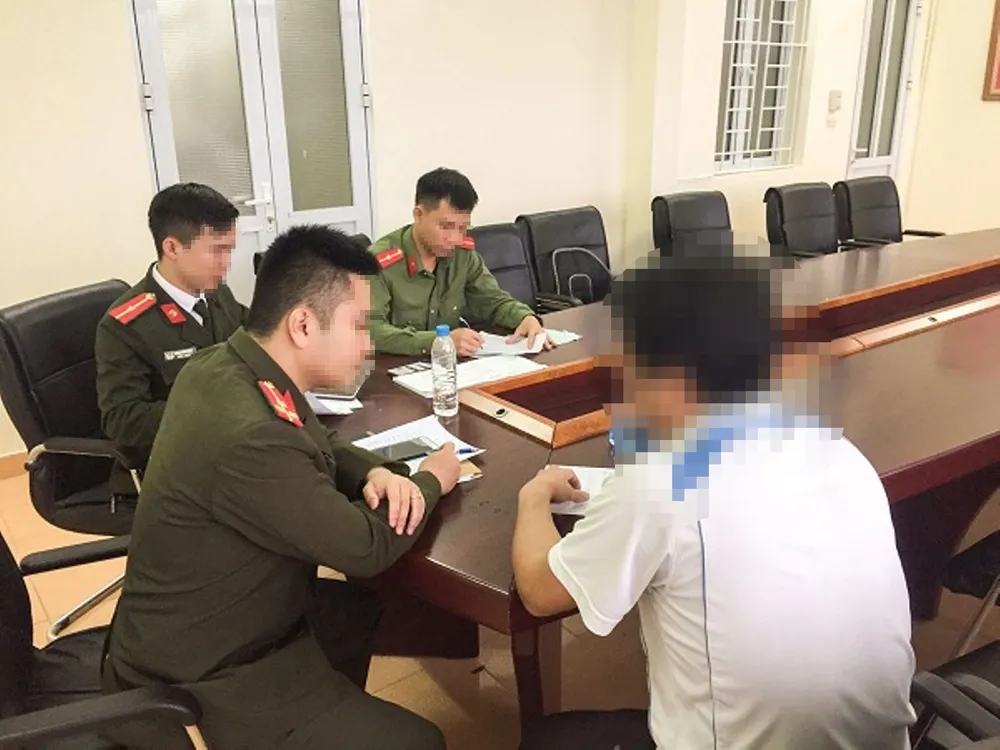 Công an làm việc với Phan V.T.