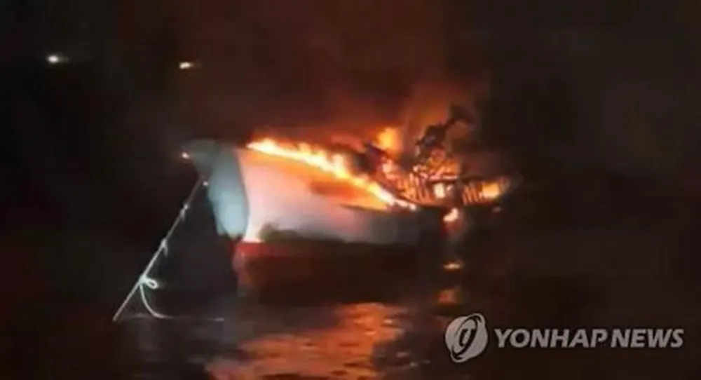 Hiện trường vụ chìm tàu. Ảnh: YONHAP