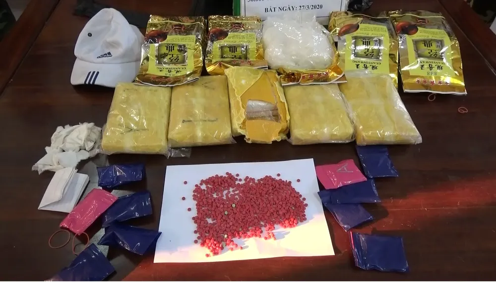 Bắt giữ đối tượng vận chuyển 5kg ma túy đá, 30.000 viên ma túy tổng hợp ảnh 4