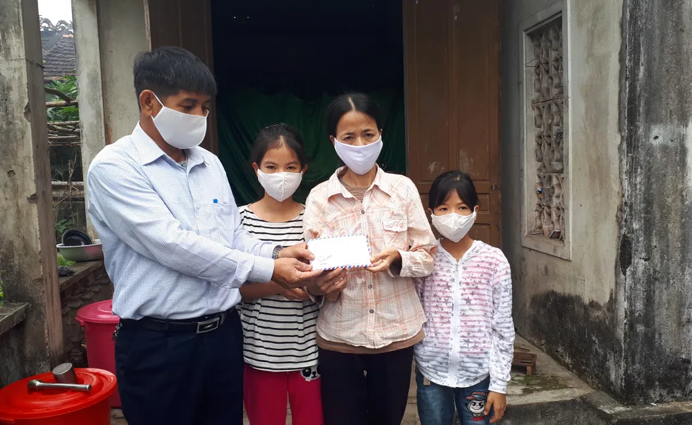 Báo SGGP trao 83,6 triệu đồng hỗ trợ các gia đình có hoàn cảnh khó khăn ảnh 1