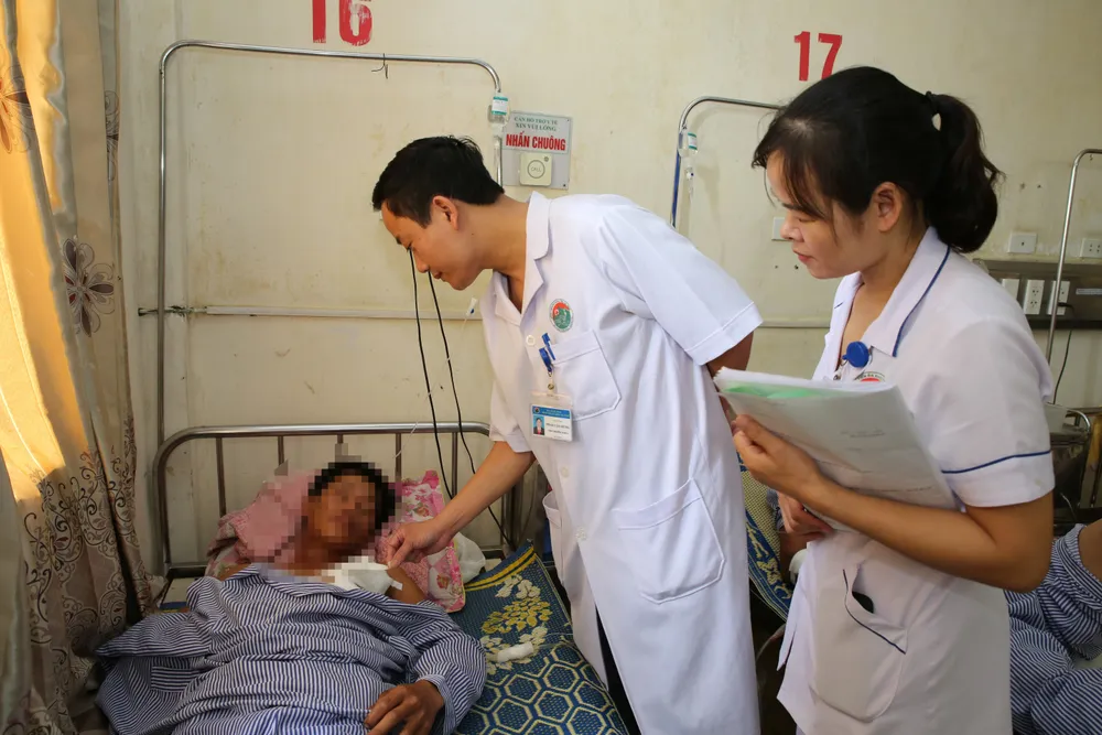 Cứu sống bệnh nhân bị dị vật dài gần 20cm đâm xuyên ngực trái ảnh 4