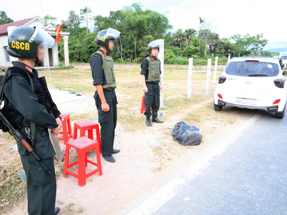 Bắt hai đối tượng vận chuyển 31kg ma túy đá ảnh 1