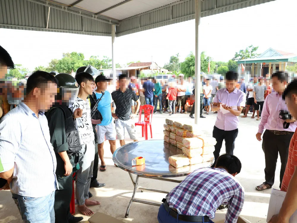 Bắt hai đối tượng vận chuyển 31kg ma túy đá ảnh 4