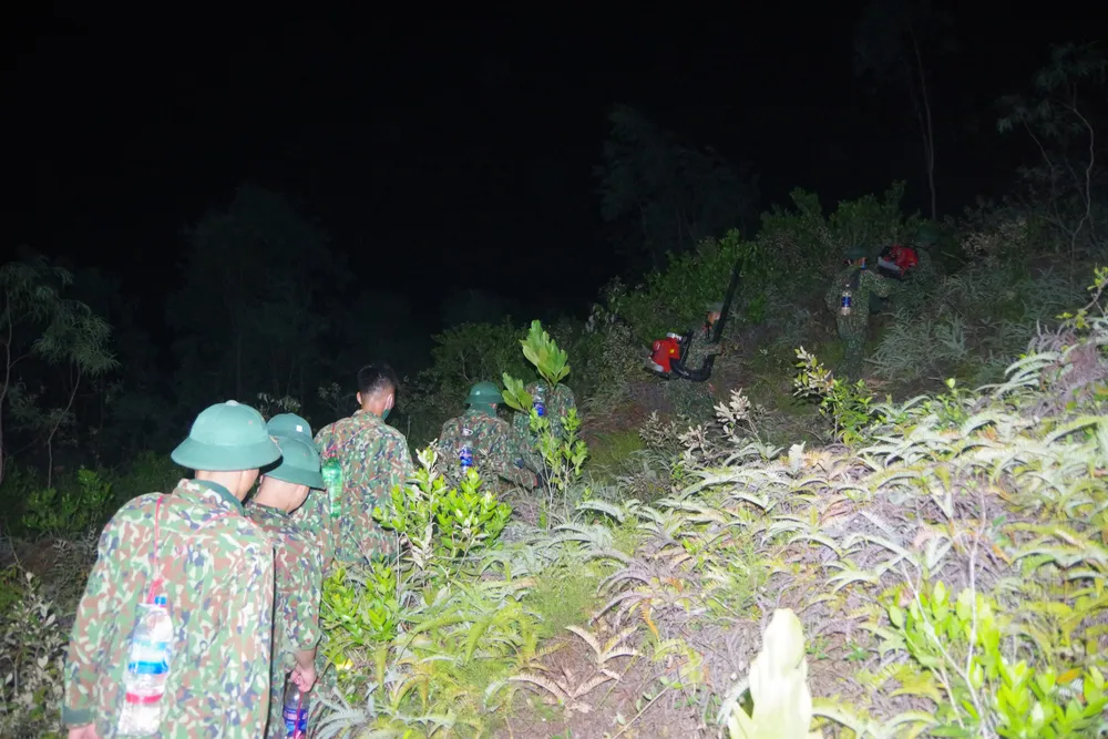 Cơ bản khống chế được đám cháy rừng ở Hà Tĩnh ảnh 13