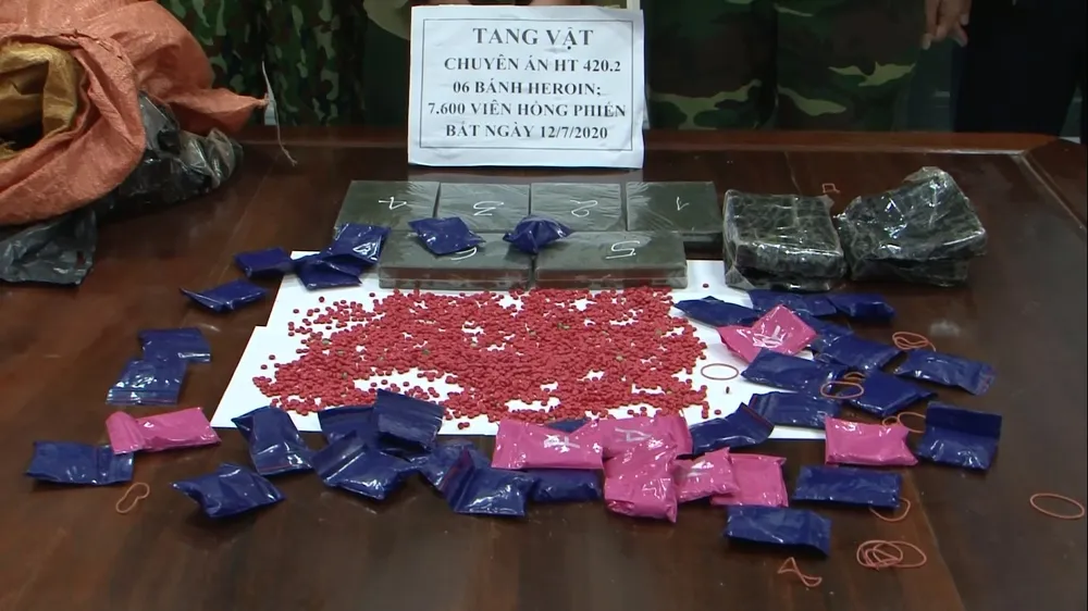 Bắt giữ đối tượng vận chuyển 6 bánh heroin và 7.600 viên ma túy  ảnh 3