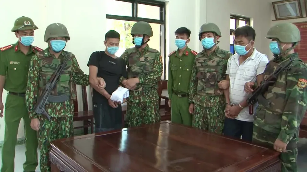 Bắt giữ 2 đối tượng vận chuyển 1 bánh heroin và 1kg ketamine ở khu vực biên giới ảnh 3